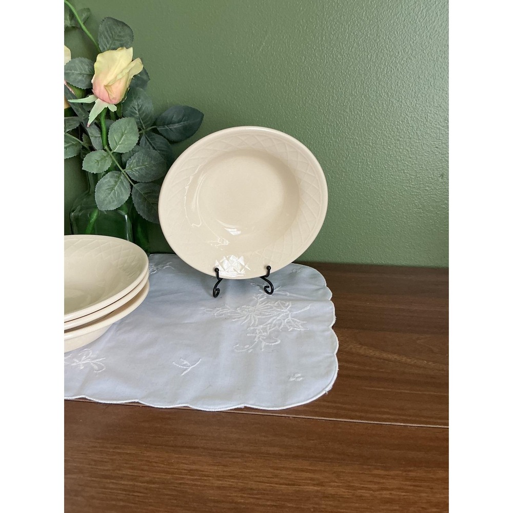 Vintage Franciscan Lattice Pattern Bowls Set of 4 - Picture 4 of 7